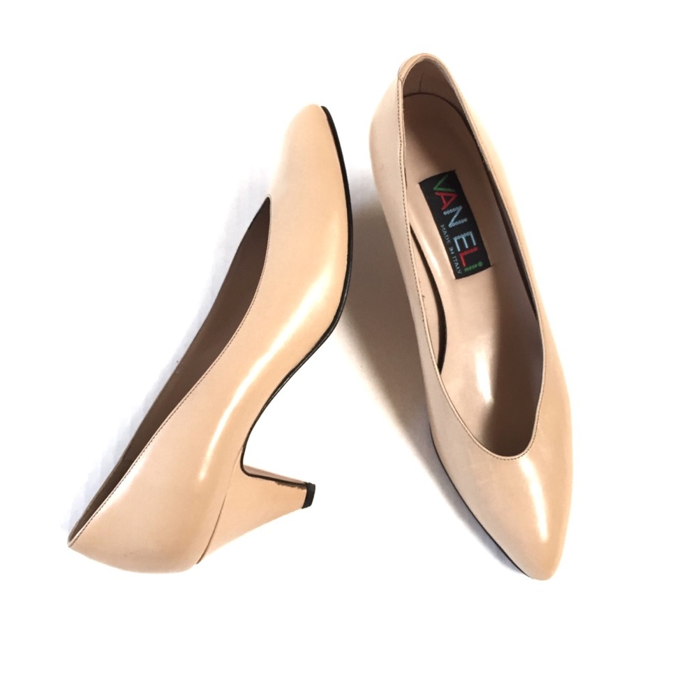 Vaneli Women's Tan Pumps